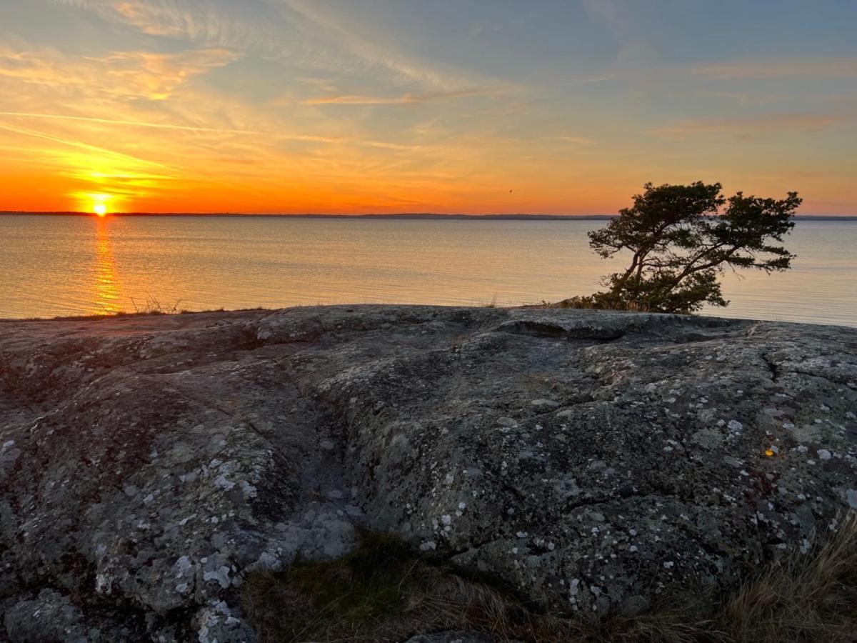 Exclusive Tranquil Villa By The Sea, Boat Available Drottningskär Esterno foto