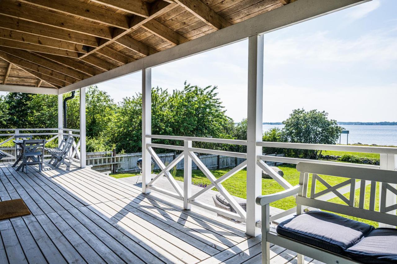 Exclusive Tranquil Villa By The Sea, Boat Available Drottningskär Esterno foto