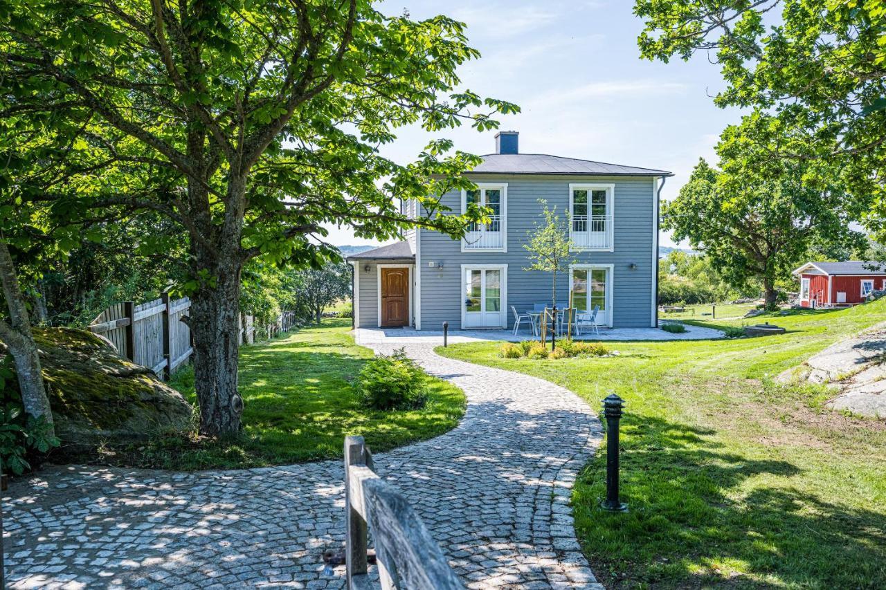 Exclusive Tranquil Villa By The Sea, Boat Available Drottningskär Esterno foto