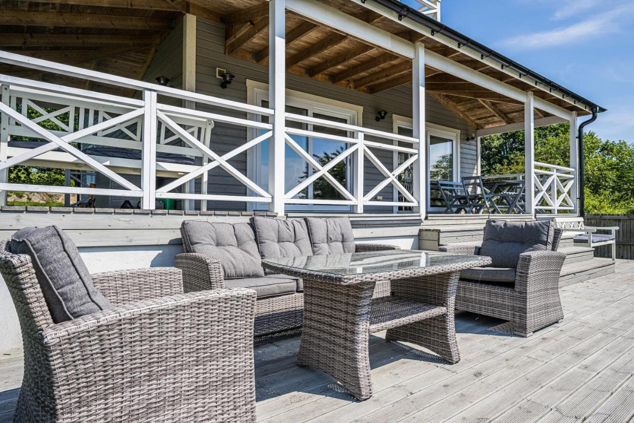 Exclusive Tranquil Villa By The Sea, Boat Available Drottningskär Esterno foto