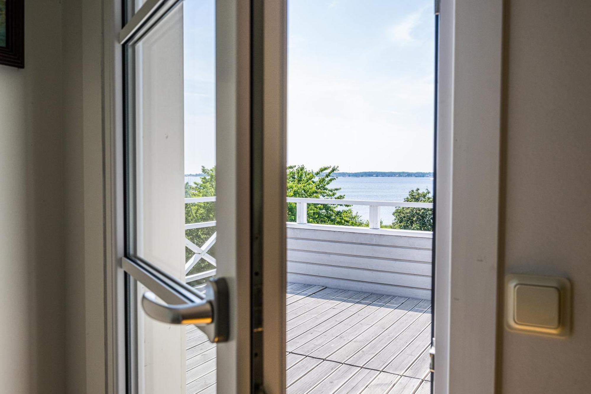 Exclusive Tranquil Villa By The Sea, Boat Available Drottningskär Esterno foto
